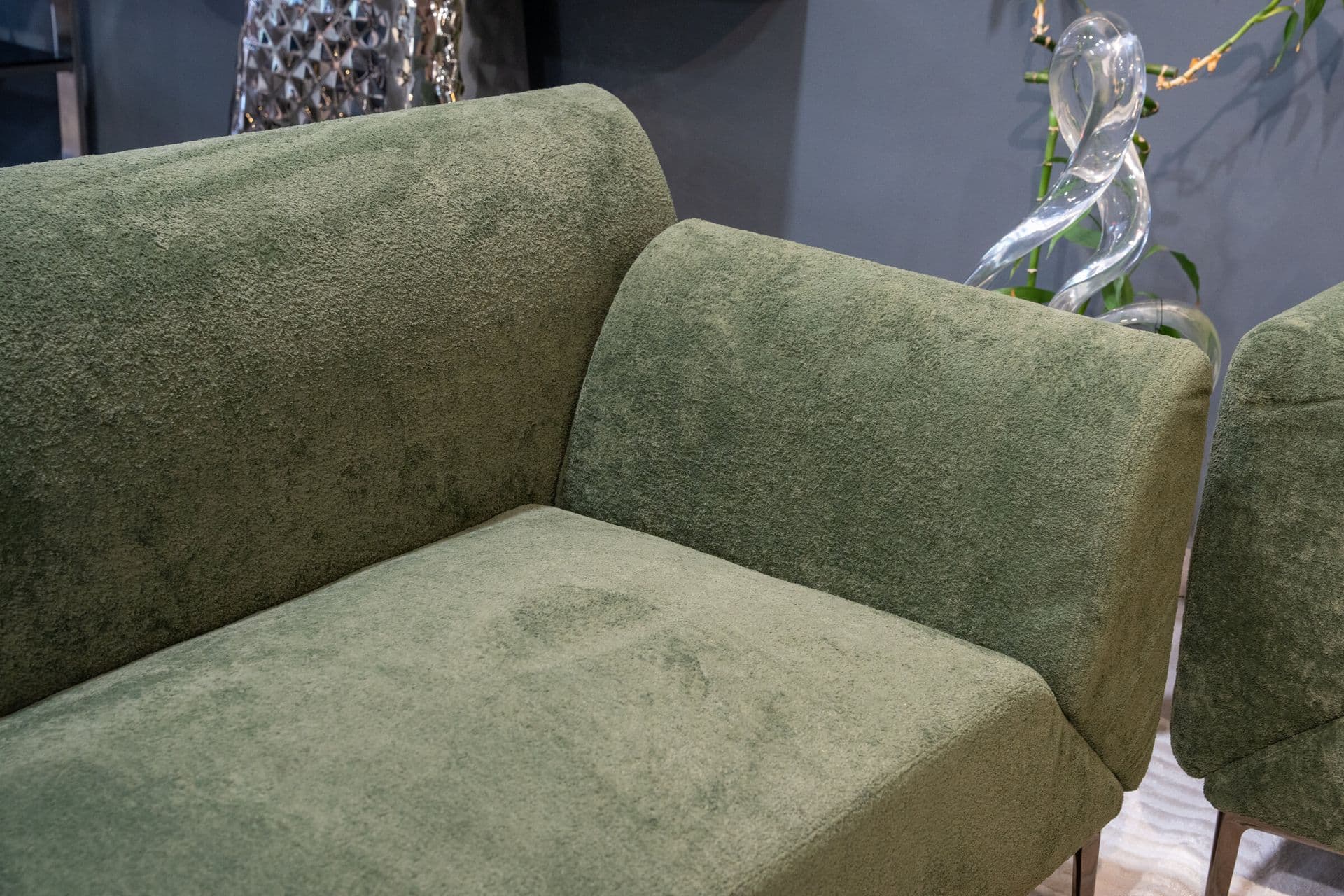 Fauteuil en chenille vert sauge