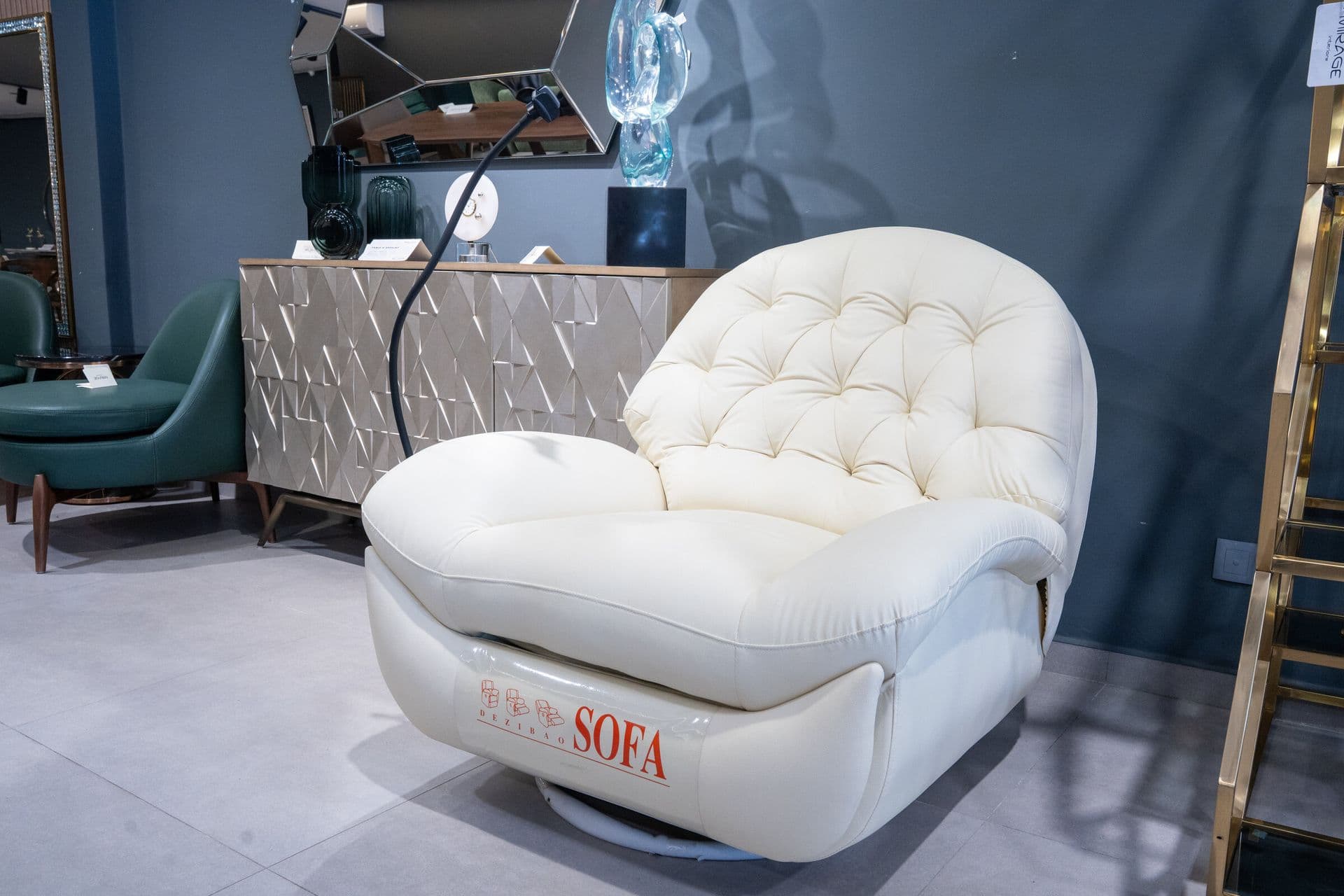 Fauteuil relax pivotant en cuir blanc cassé