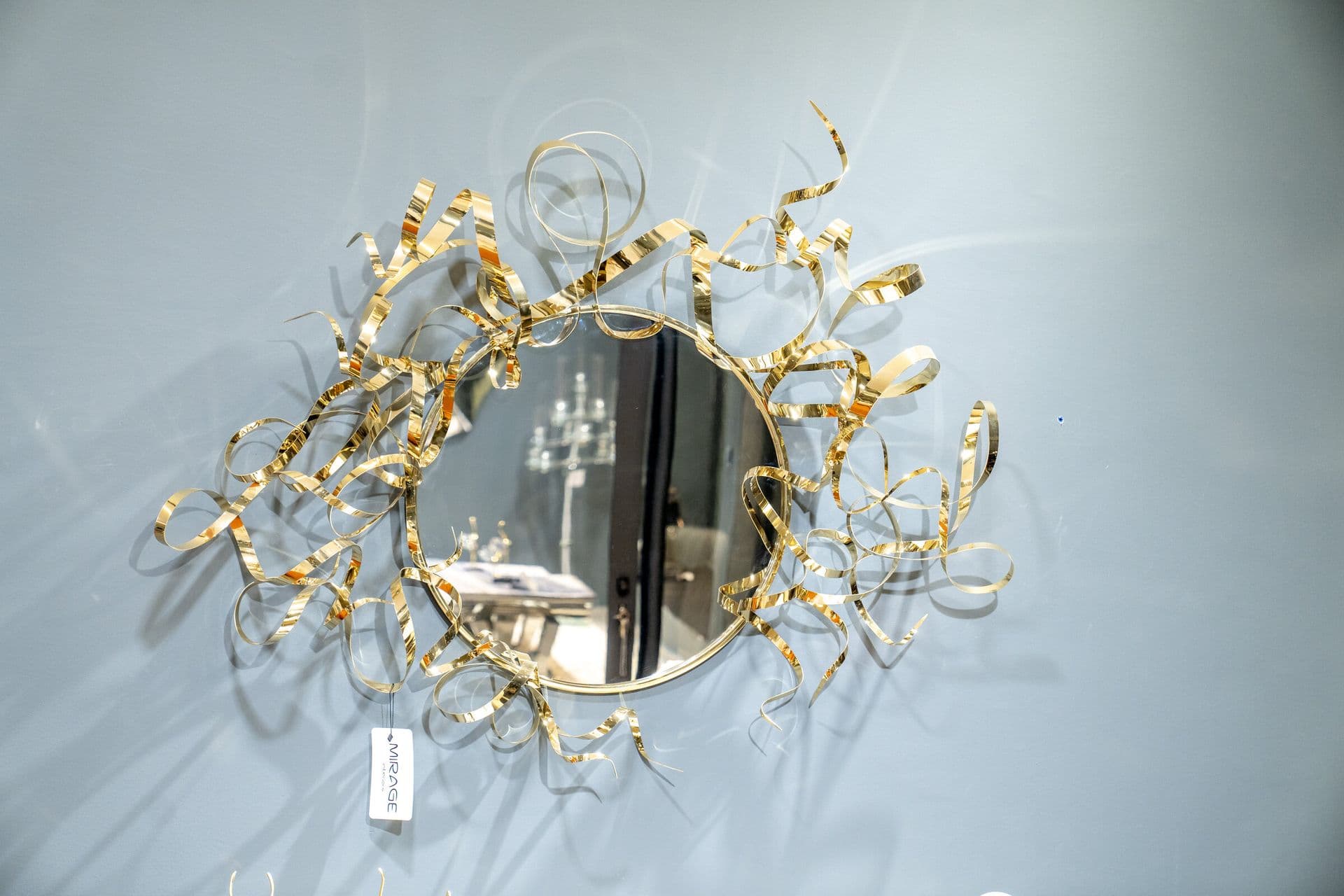 Miroir soleil à rubans dorés bouclés