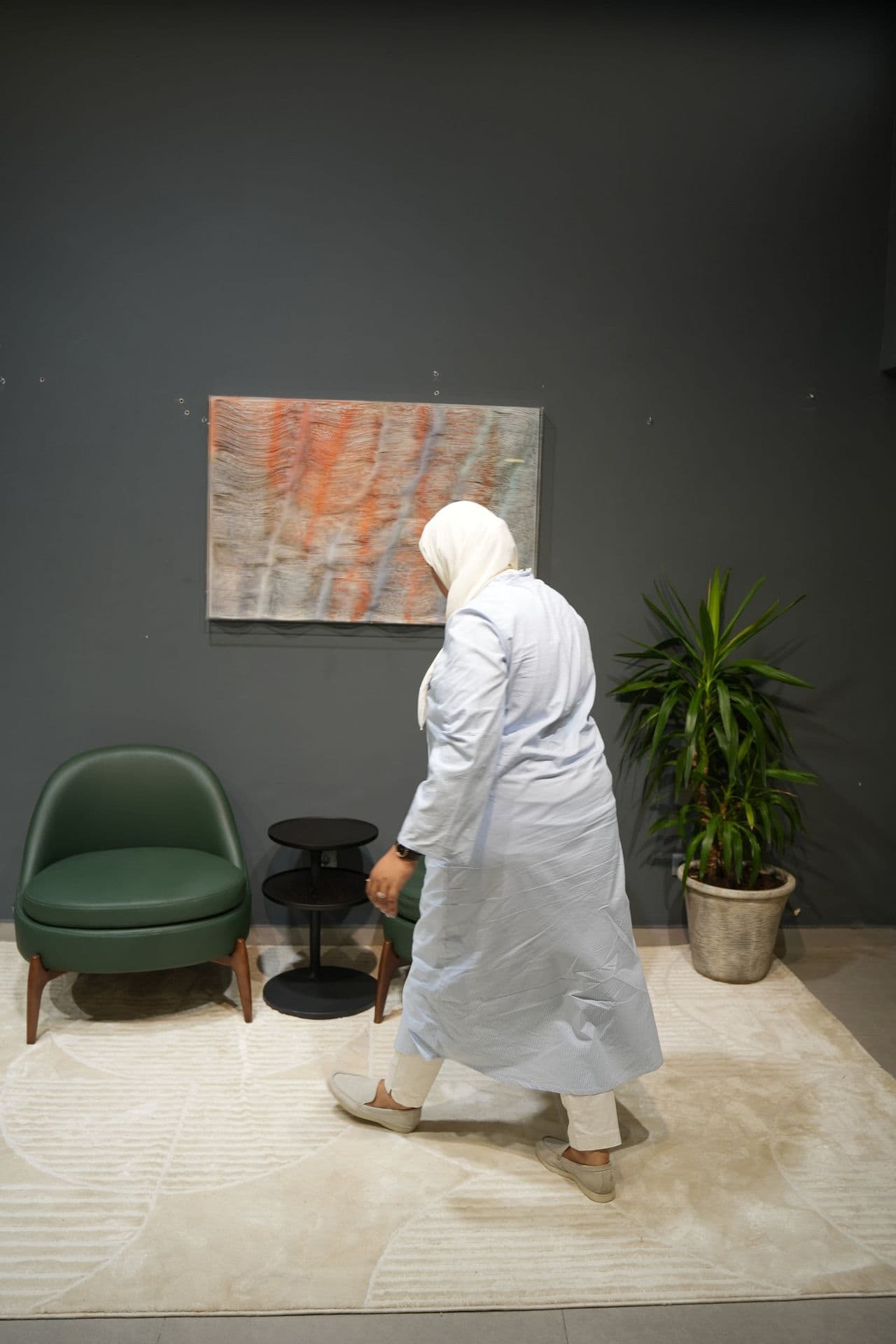 Fauteuil pivotant en cuir vert sapin