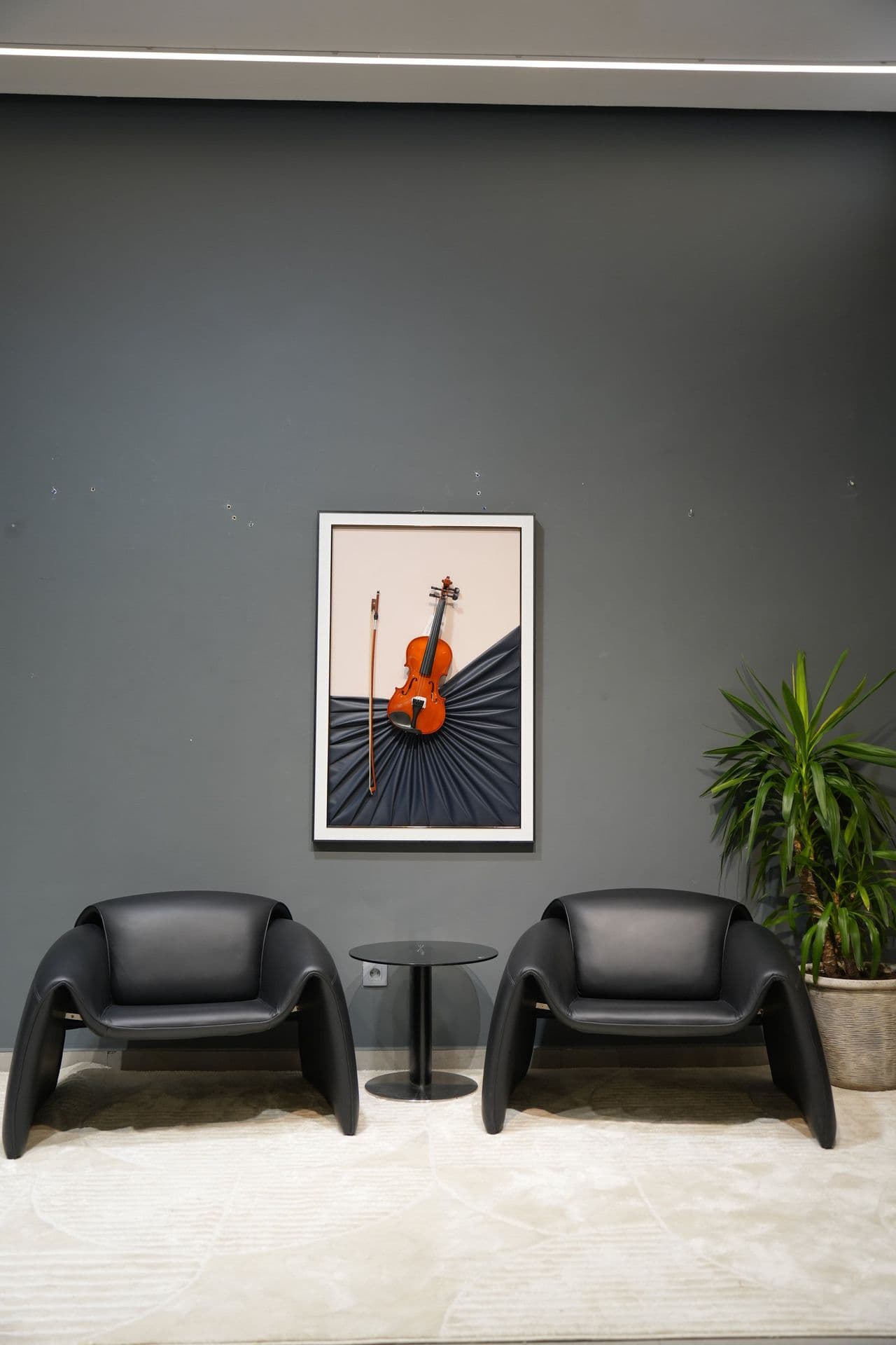 Fauteuil coque en cuir noir